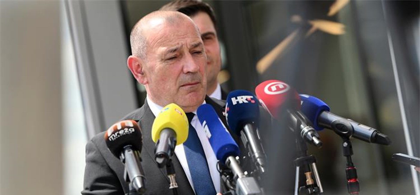  Medved: Najoštrije osuđujem skidanje zastave u Kninu 